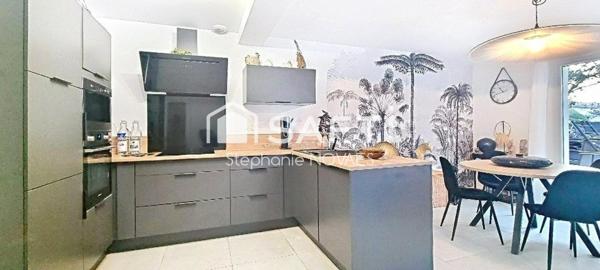 Maison R+1 T4 Surface habitable 85 m² sur un Terrain de 300 m² avec garage et places de parking privées.