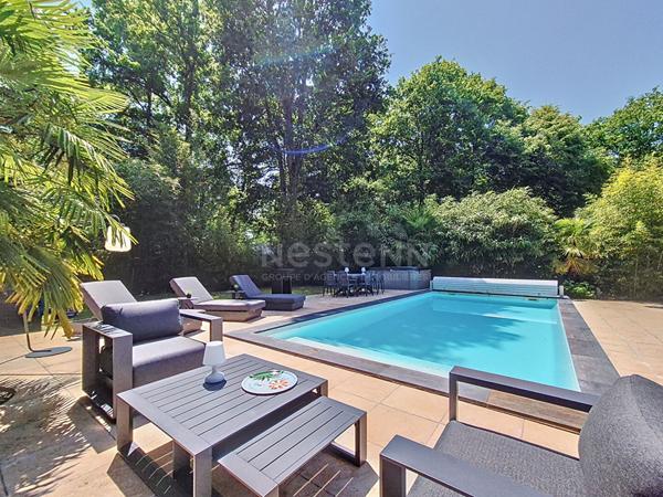 Lamorlaye Maison de 300m2 habitables, 8 pièces, piscine et parc de 4100 m²