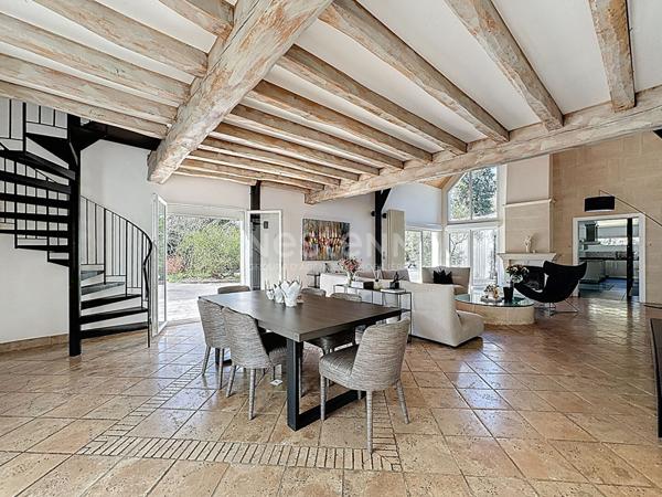 Lamorlaye Maison de 300m2 habitables, 8 pièces, piscine et parc de 4100 m²