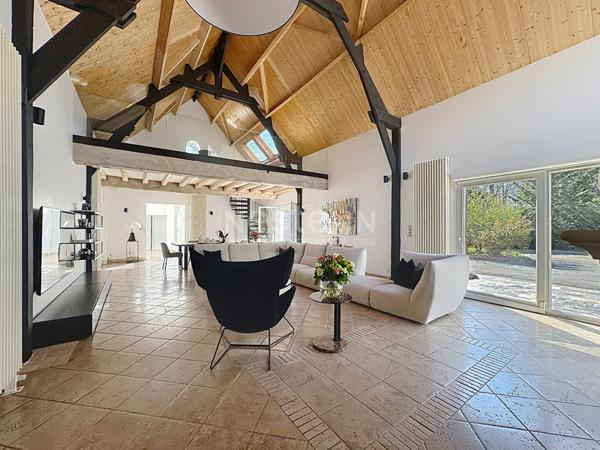 Lamorlaye Maison de 300m2 habitables, 8 pièces, piscine et parc de 4100 m²