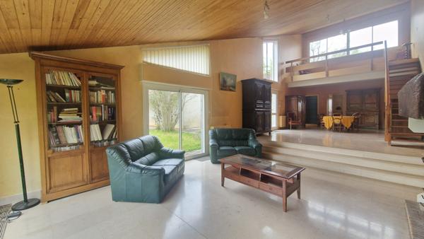 Maison - 11 pièces - 286 m²