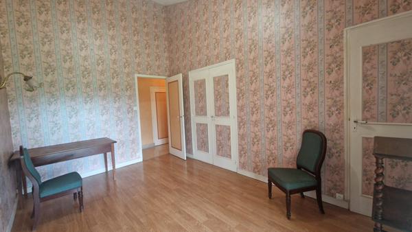 Maison - 11 pièces - 286 m²