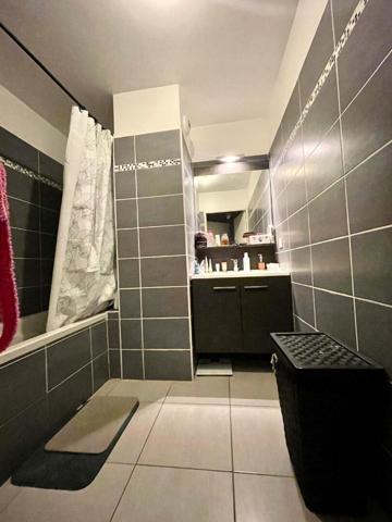 DECINES CHARPIEU : appartement 3 pièces (54 m²) à vendre avec garage