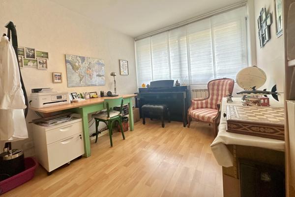 Appartement
         5 pièces
        - 105 m² Bien prestige 530 000 € *