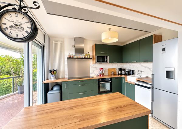Appartement
         5 pièces
        - 105 m² Bien prestige 530 000 € *