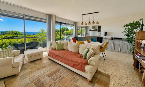 Appartement
         5 pièces
        - 105 m² Bien prestige 530 000 € *