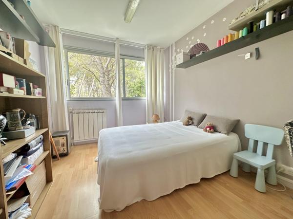 Appartement
         5 pièces
        - 105 m² Bien prestige 530 000 € *