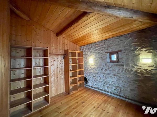 Ensemble immobilier en pierres