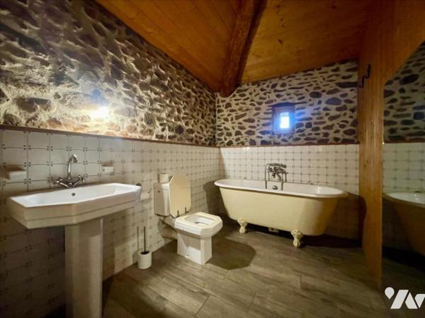 Ensemble immobilier en pierres