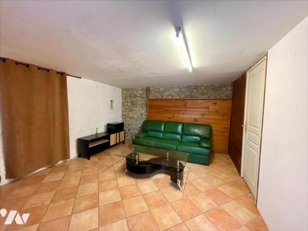 Ensemble immobilier en pierres