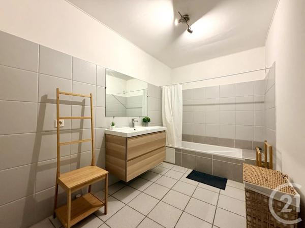 Appartement à vendre  4 pièces - 102,14 m 2   VAUVERT  - 30