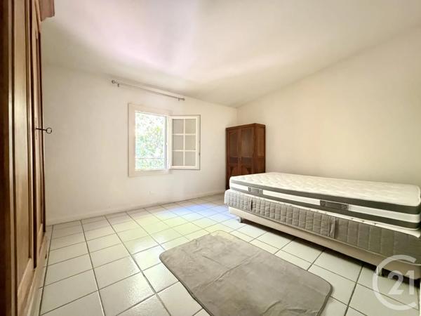 Appartement à vendre  4 pièces - 102,14 m 2   VAUVERT  - 30