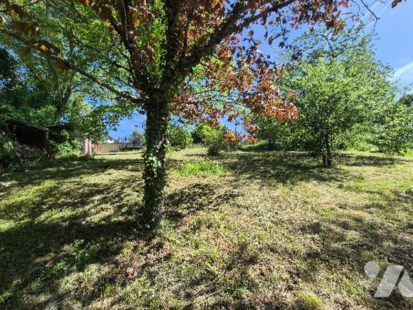 ISLE JOURDAIN (32600), Terrain de 1200m².