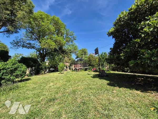 ISLE JOURDAIN (32600), Terrain de 1200m².