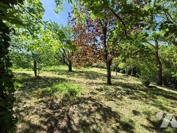 ISLE JOURDAIN (32600), Terrain de 1200m².