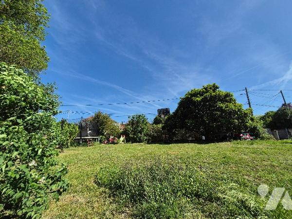 ISLE JOURDAIN (32600), Terrain de 1200m².