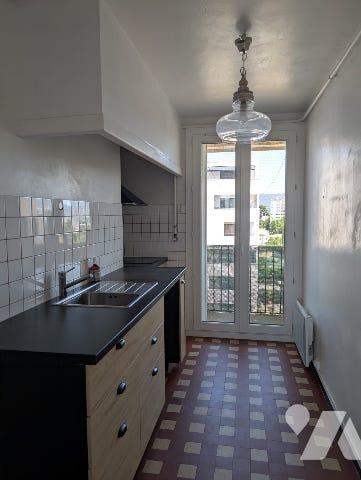 A vendre par l’étude de Maître LAFAGE, Notaire à MARSEILLE : Appartement de type 3