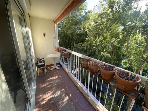 T3, deux grands balcons, cave, box fermé en sus
