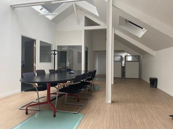 Centre-ville de Vannes : belle surface de bureaux à louer