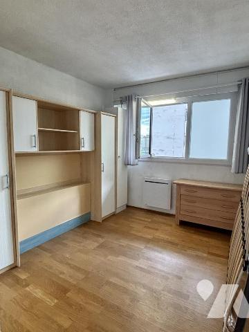 Grenoble prox centre, 2P+C, asc, balcon plein sud – Résidence Le Saint‑Germain.
