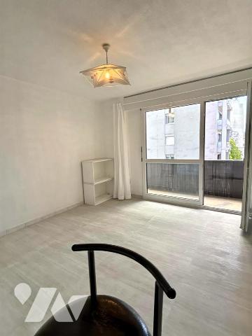 Grenoble prox centre, 2P+C, asc, balcon plein sud – Résidence Le Saint‑Germain.