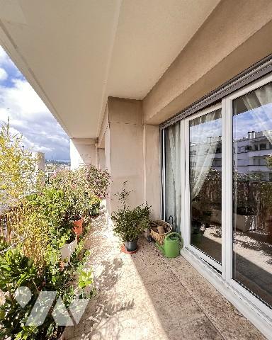 Coeur 6ème, T5 de 120 m² en étage élevé avec balcon cave et garage - 3 chambres possibilité 4.