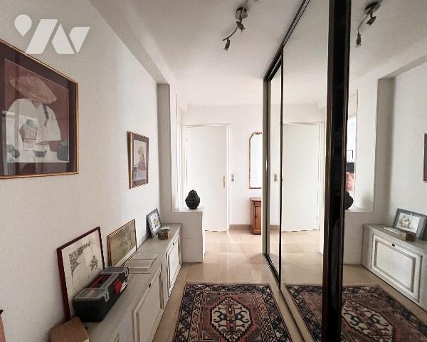 Coeur 6ème, T5 de 120 m² en étage élevé avec balcon cave et garage - 3 chambres possibilité 4.