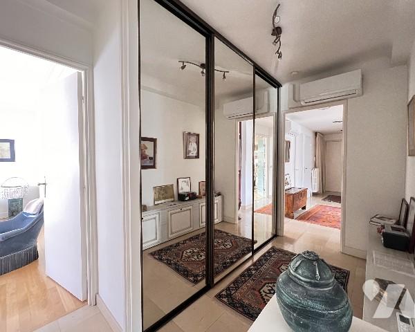Coeur 6ème, T5 de 120 m² en étage élevé avec balcon cave et garage - 3 chambres possibilité 4.