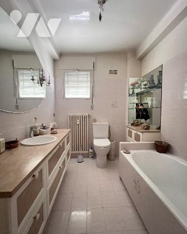Coeur 6ème, T5 de 120 m² en étage élevé avec balcon cave et garage - 3 chambres possibilité 4.