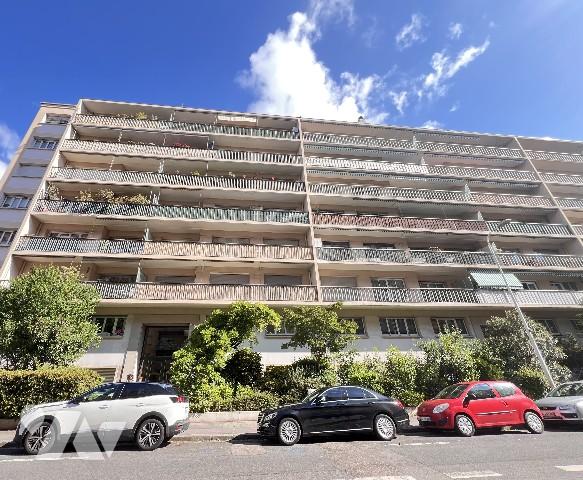 Coeur 6ème, T5 de 120 m² en étage élevé avec balcon cave et garage - 3 chambres possibilité 4.