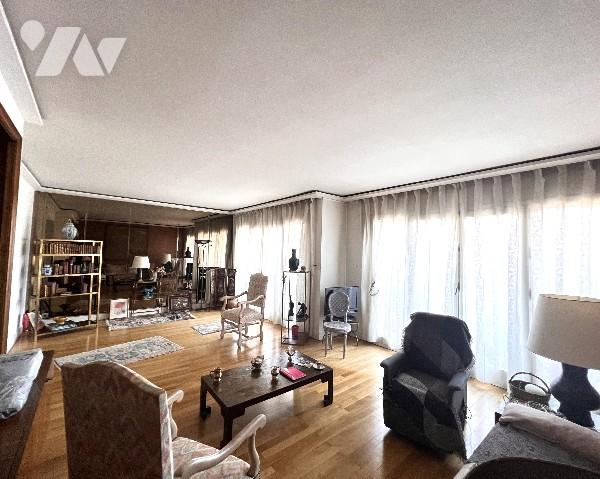 Coeur 6ème, T5 de 120 m² en étage élevé avec balcon cave et garage - 3 chambres possibilité 4.
