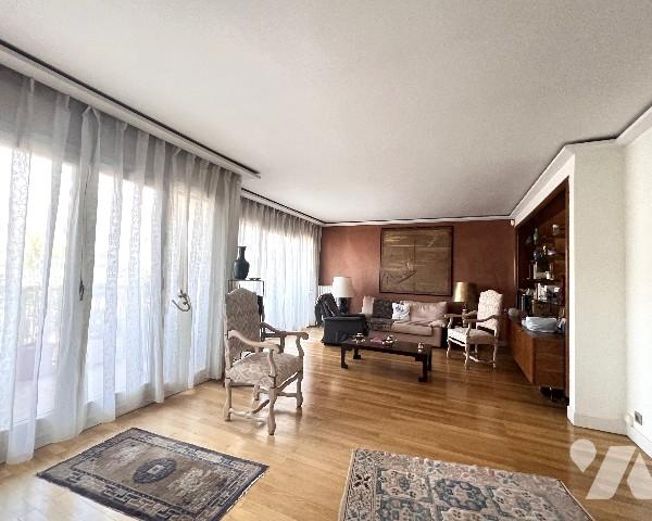 Coeur 6ème, T5 de 120 m² en étage élevé avec balcon cave et garage - 3 chambres possibilité 4.