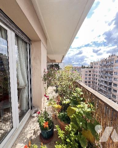 Coeur 6ème, T5 de 120 m² en étage élevé avec balcon cave et garage - 3 chambres possibilité 4.