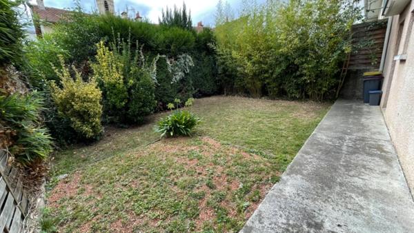 Tarbes centre ville proche commerces ,maison de ville 120M2 habitables, avec 4 chambres, Garage, terrain sans vis à vis