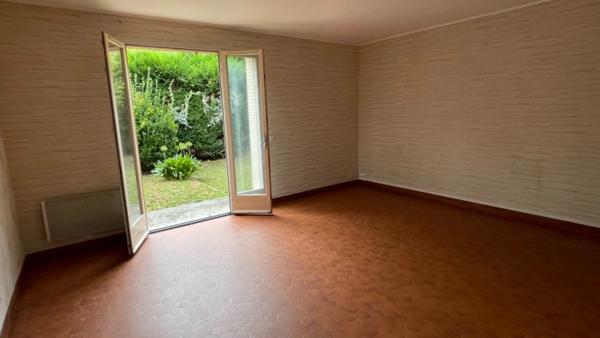 Tarbes centre ville proche commerces ,maison de ville 120M2 habitables, avec 4 chambres, Garage, terrain sans vis à vis