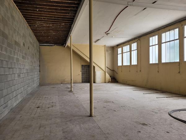 À vendre  - Plateau brut de 160 m² à fort potentiel  - Les Abrets-en-Dauphiné