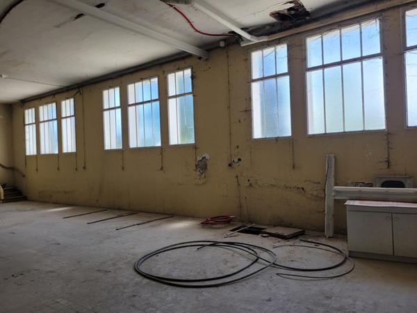 À vendre  - Plateau brut de 160 m² à fort potentiel  - Les Abrets-en-Dauphiné