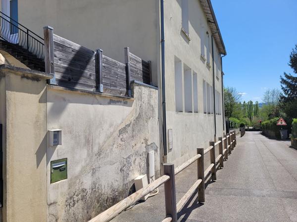 À vendre  - Plateau brut de 160 m² à fort potentiel  - Les Abrets-en-Dauphiné