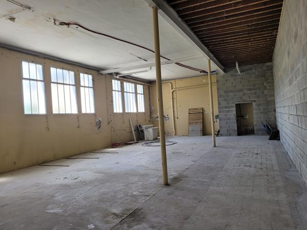 À vendre  - Plateau brut de 160 m² à fort potentiel  - Les Abrets-en-Dauphiné