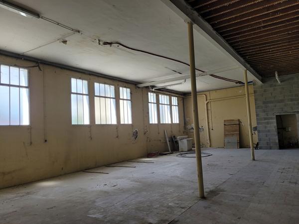 À vendre  - Plateau brut de 160 m² à fort potentiel  - Les Abrets-en-Dauphiné