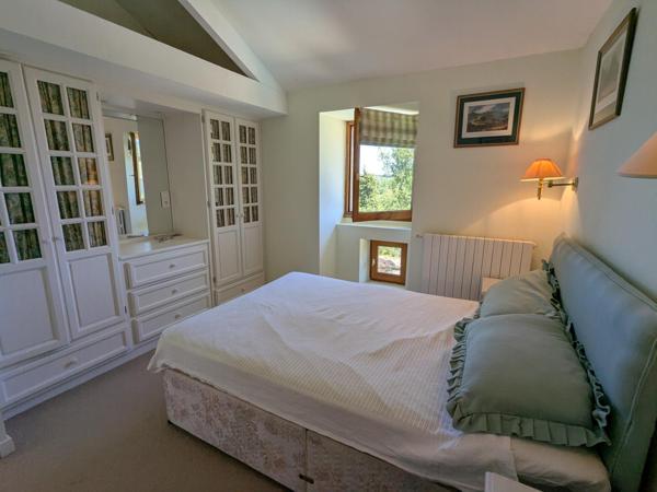 Double maison avec maison d'amis, piscine, tennis à la campagne.