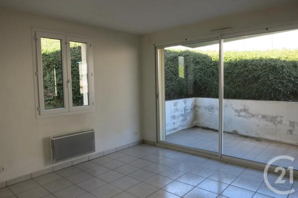 Appartement F2 à vendre  2 pièces - 38 m 2   MONTLUCON  - 03