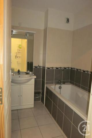 Appartement F2 à vendre  2 pièces - 38 m 2   MONTLUCON  - 03