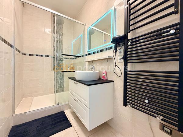 Vente
                Appartement57,28 m² - 3 Pièces -
                    DEAUVILLE (14800)