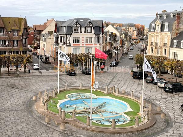 Vente
                Appartement57,28 m² - 3 Pièces -
                    DEAUVILLE (14800)