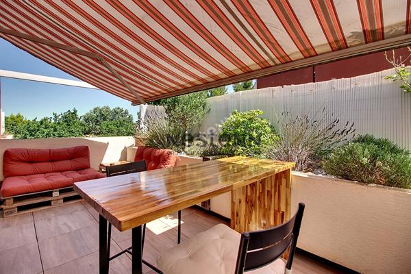 Dernier étage ? Lumineux T3 avec terrasse + parking privatif + cave et vue sur la pinède !