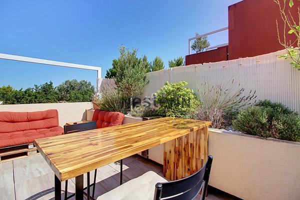 Dernier étage ? Lumineux T3 avec terrasse + parking privatif + cave et vue sur la pinède !