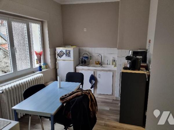 A vendre à Cosne-Cours-sur-Loire dans la Nièvre (58), en plein coeur du centre-ville,