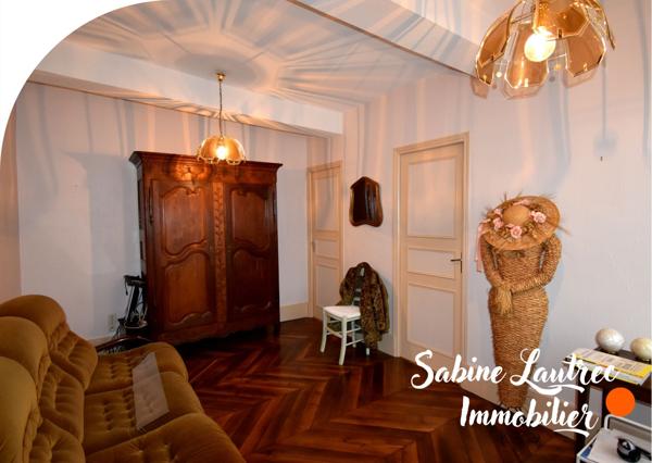 Réalmont (81120) Maison avec Terrasse de 223 m² + local commercial loué (1340€/mois)