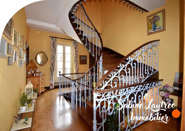 Réalmont (81120) Maison avec Terrasse de 223 m² + local commercial loué (1340€/mois)